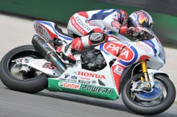 Superbike Assen Gara 2: Rea sotto la pioggia, Giugliano 3°