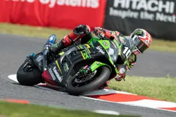 8h Suzuka: Jonathan Rea e F.C.C. TSR Honda sugli scudi
