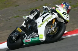 Superbike: Jonathan Rea resta con Ten Kate Honda nel 2011