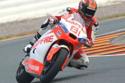 Moto2 Sachsenring Warm Up: Torres 1°, incidente in rettilineo