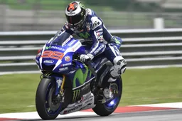MotoGP Test Sepang: Lorenzo spara il tempone, Rossi (2°) a quasi 1"