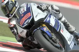 MotoGP Silverstone Gara: ancora Lorenzo, terza vittoria di fila