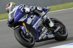 MotoGP Jerez Gara: Rossi travolge Stoner, vince Lorenzo