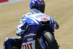 MotoGP Barcellona Qualifiche: Lorenzo batte Rossi