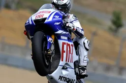 MotoGP Le Mans Gara: Lorenzo vince, Valentino Rossi a terra