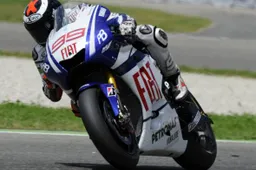 MotoGP: Lorenzo e l'omaggio a Rossi, i problemi al Mugello