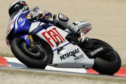 MotoGP Barcellona Prove Libere 2: Lorenzo per pochi millesimi