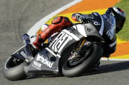 MotoGP: Lorenzo "Troppo presto per giudicare la moto 2011"