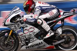 MotoGP Indianapolis Warm Up: Lorenzo OK, Rossi a terra