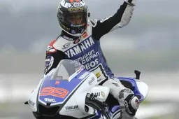 MotoGP Le Mans Gara: trionfa Lorenzo, riecco Rossi (2°)