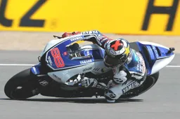 MotoGP Silverstone Warm Up: Lorenzo 1°, Crutchlow in pista