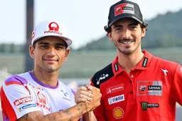 MotoGP, Bagnaia elogia Martin: "Un eroe, sta facendo qualcosa di incredibile"