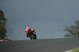BSB Oulton Park Prove 2: Brookes velocissimo, due bandiere rosse
