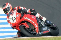 ASBK: Josh Hook ben figura all'esordio con la Honda Superbike