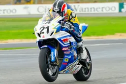ASBK: quarta vittoria e Josh Waters vola in campionato con la Suzuki