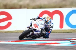 BSB Thruxton Prove 3: Josh Waters comanda sotto la pioggia