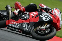 8h Suzuka: lotta accesa per il primato, HARC-PRO davanti a Yoshimura