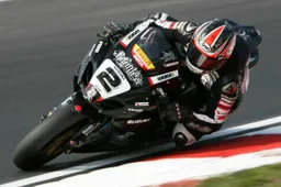 BSB Brands Hatch Gara 1: corsa pazza, vince Joshua Brookes