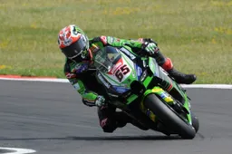 Superbike Donington: Jonathan Rea warm up all'arrembaggio, basterà?