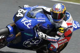 All Japan Superbike Suzuka Gara 1: vince Akiyoshi, a terra Nakasuga