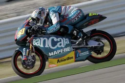 125cc Misano Gara: autogol Iannone ed Espargaro, vince Simon