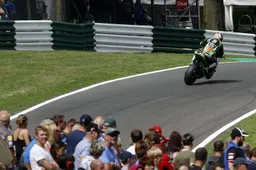 Show, pubblico e contrasti tra i piloti: Cadwell Park memorabile per il BSB