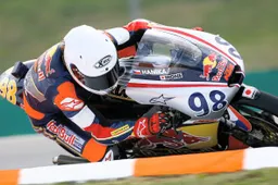 Red Bull Rookies Cup Brno Gara 1: primo centro per Karel Hanika