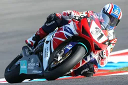 IDM Superbike: Karl Muggeridge insegue la prima vittoria con la nuova Fireblade