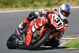 IDM Superbike: Karl Muggeridge rinnova con Honda Holzhauer