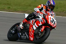 IDM Superbike: Karl Muggeridge continua a dominare il campionato