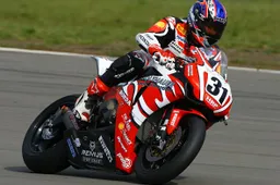 IDM Superbike Nurburgring Gara 1: Muggeridge batte Daemen in volata