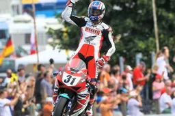 IDM Superbike: dopo 2 anni il ritorno alla vittoria di Karl Muggeridge