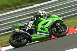 Superbike: deludente wild card nel BSB per le Kawasaki ufficiali