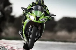 Slitta il lancio sul mercato della Kawasaki Ninja ZX-10R 2011