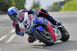 Tourist Trophy: nuovi progetti nel motociclismo per Keith Amor