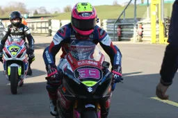 Shakedown per il team Buildbase Suzuki del BSB a Mallory Park