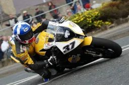 Tourist Trophy: Keith Amor correrà con HM Plant Honda