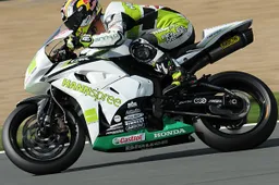 Supersport Magny Cours Warm Up: Sofuoglu sempre leader