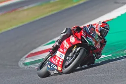 CIV Superbike Mugello: Michele Pirro dà mezzo secondo a tutti