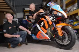 North West 200: KMR Kawasaki con Farquhar, McWilliams, Amor e Behan