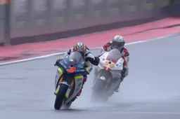 MotoE Silverstone: Krummenacher vince la 'lotteria' di Gara 1