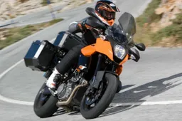 Promozione KTM Travel Kit su 990 SMT e 990 Adventure