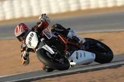 European Junior Cup: primo test per la KTM 690 Duke