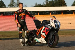 Svelata la KTM 1190 RC8R Akrapovic Race Replica
