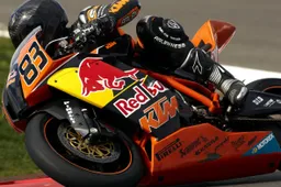 KTM prova a Portimao la RC8R Superbike