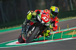 National Trophy Imola: Eddi La Marra fa tris con l'Aprilia 1100 Factory