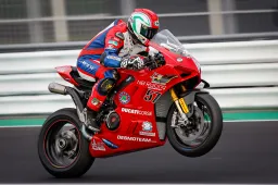 National Trophy: Lorenzo Lanzi 42 anni di corsa "Ridatemi il Mondiale!"