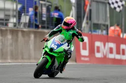 Kawasaki vince nel British Superbike con la politica giovani