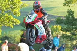 Tourist Trophy: Lee Johnston con la Ducati 1199 Panigale R di Rapido Sport Racing