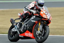 BSB: sfortuna per Leon Camier a Magny Cours nel WSBK